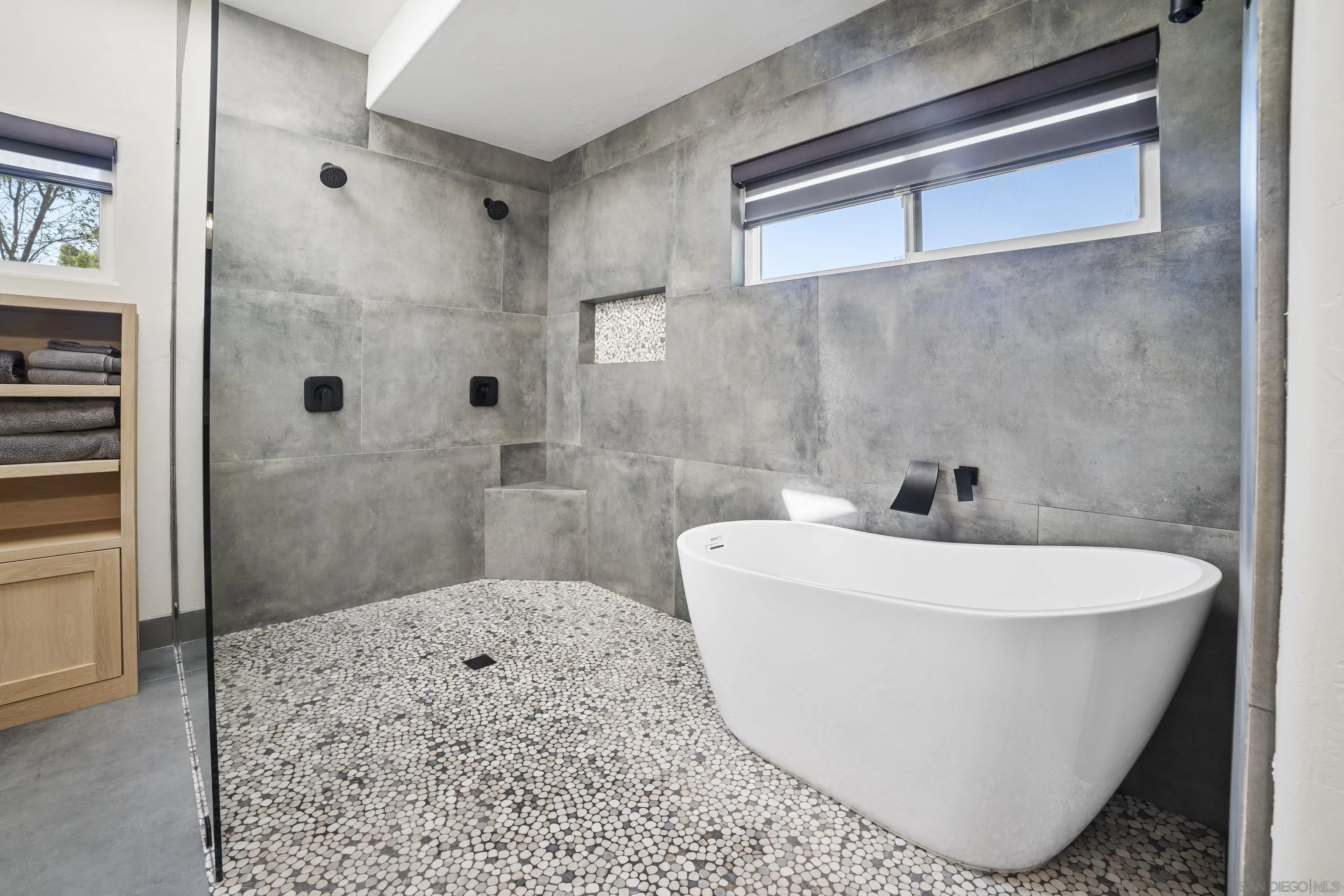 4062 La Canada Road Fallbrook, CA 92028 - Photo 25 of 63 a white bath tub sitting in a bathroom