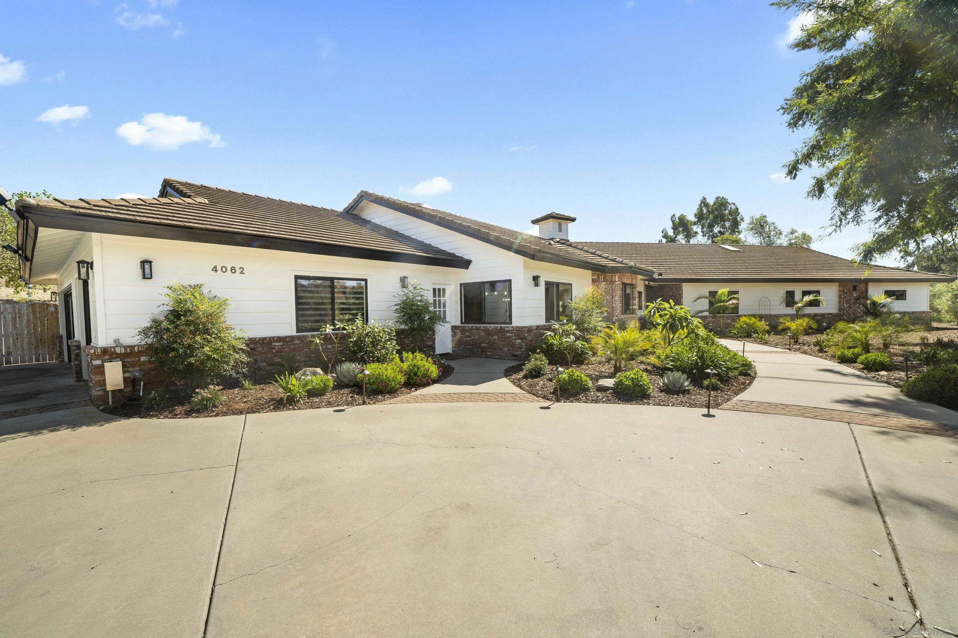 4062 La Canada Road Fallbrook, CA 92028 - Photo 47 of 63 a view of a house with a patio