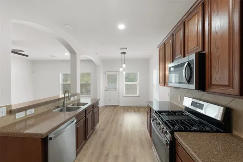 $289,900 | 438 Oak Gate Drive, Conroe, TX 77304