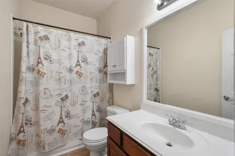 a view of room with window and ceiling fan