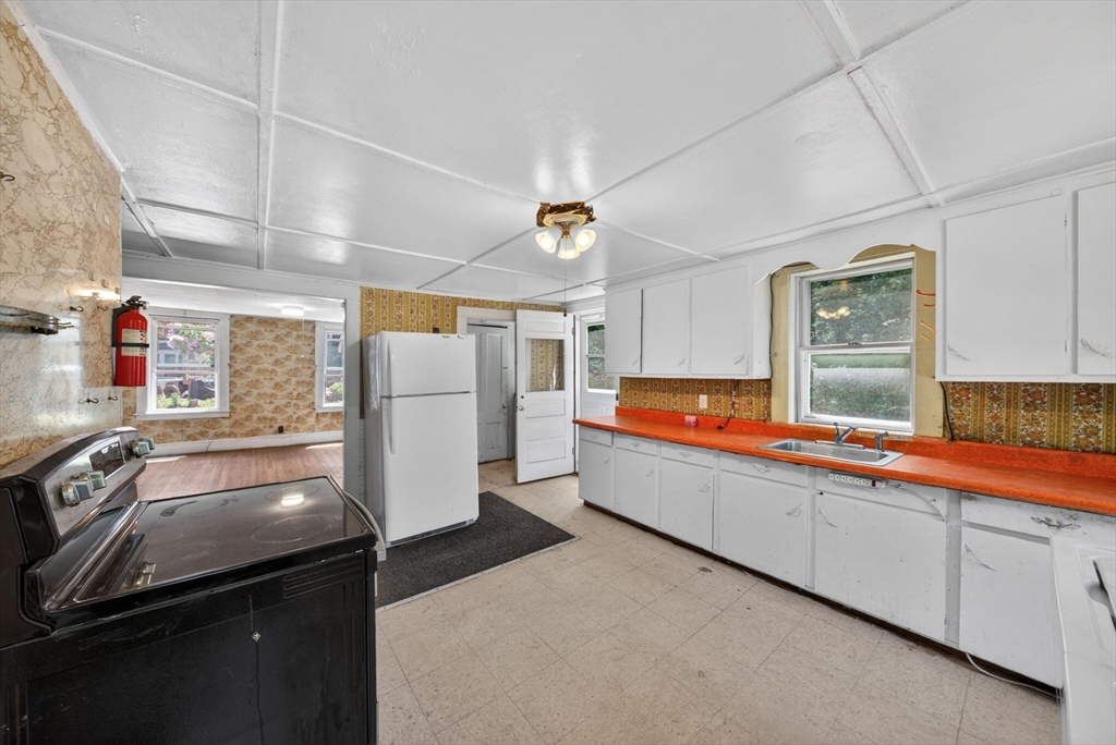 13 Percy Avenue Reading, MA 01867 - Photo 6 of 17