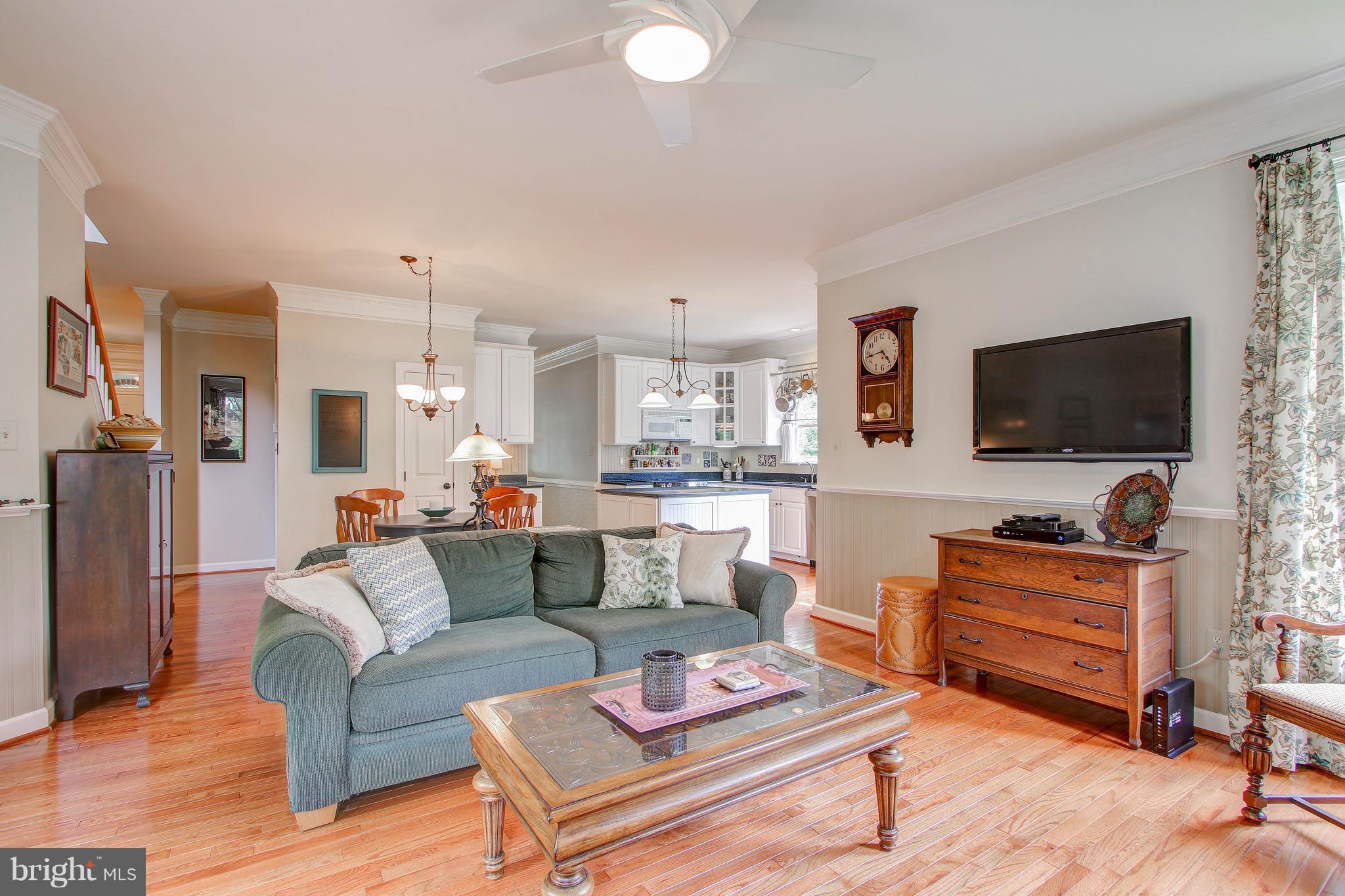 322 Tschiffely Square Road Gaithersburg, MD 20878 - Photo 11 of 30 Family Room