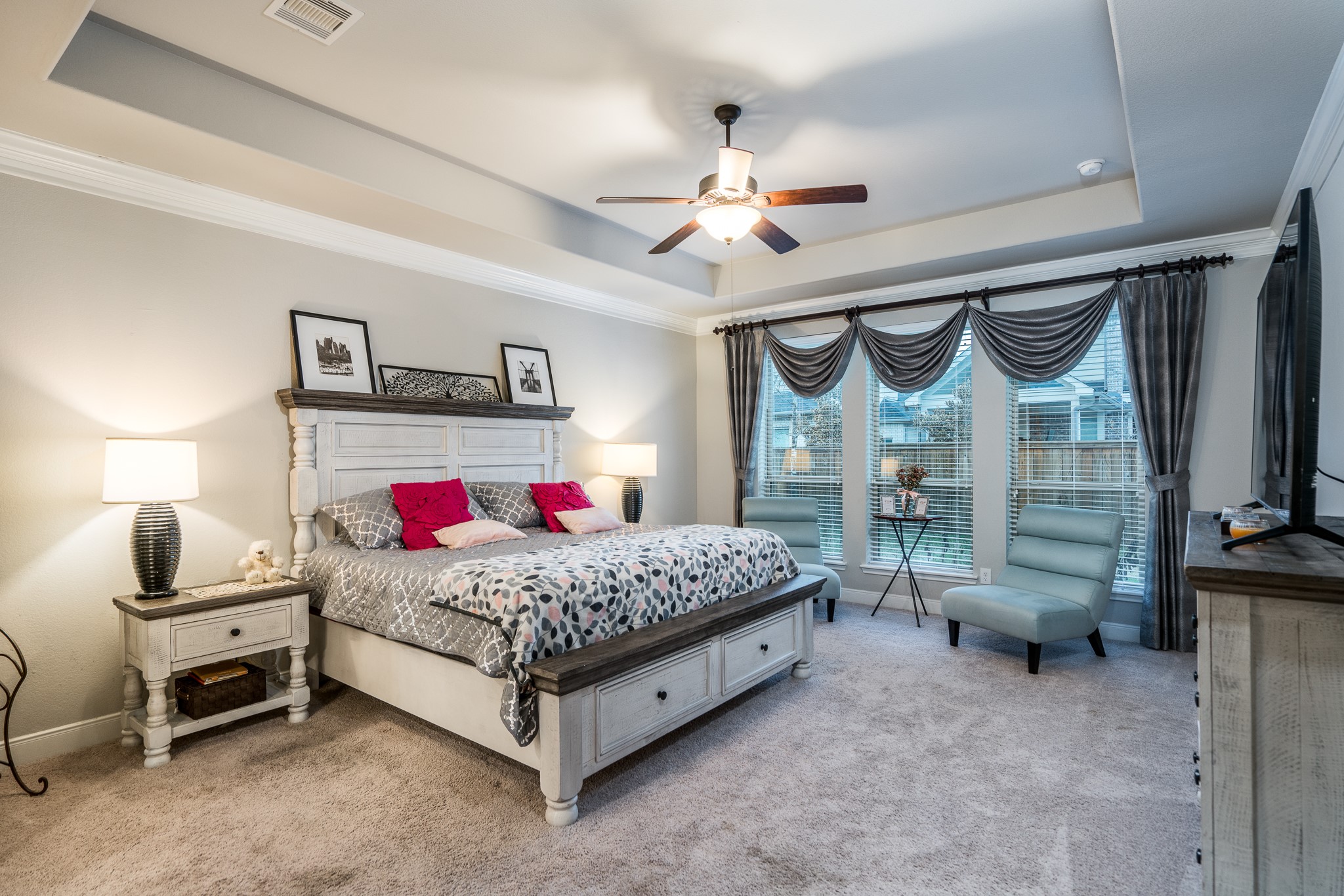 10410 Southern Hawker Conroe, TX 77385 - Photo 18 of 47 Primary Bedroom