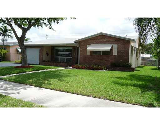 1811 North Park Road Hollywood, FL 33021 - Photo 1 of 11 Exterior Front
