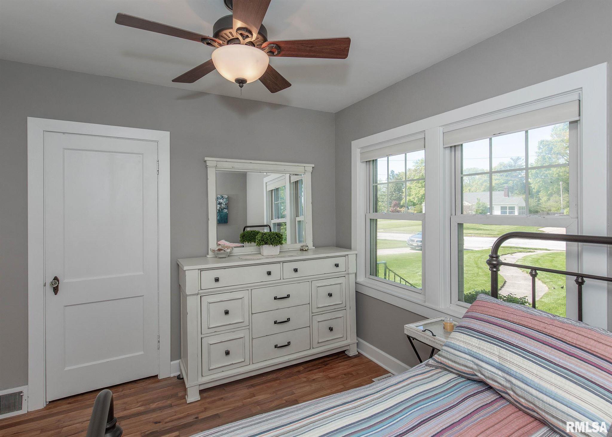 3421 Middle Road Davenport, IA 52803 - Photo 16 of 30 Gallery Image 16