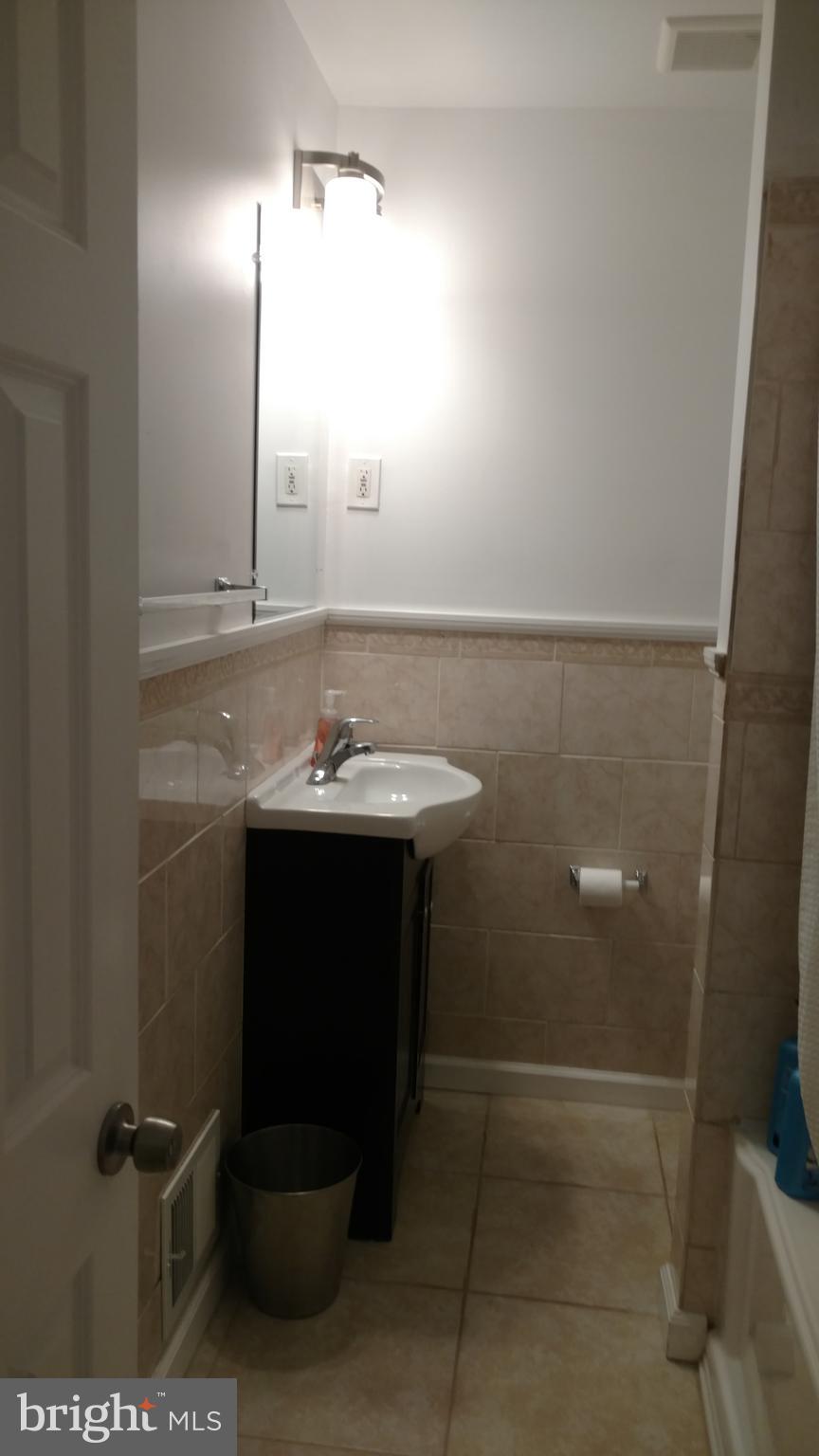 56 Shepherd Road Cherry Hill, NJ 08034 - Photo 9 of 15 Master bathroom with tub/shower