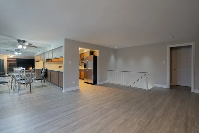 $289,999 | 4 Cour La Salle, Palos Hills, IL 60465