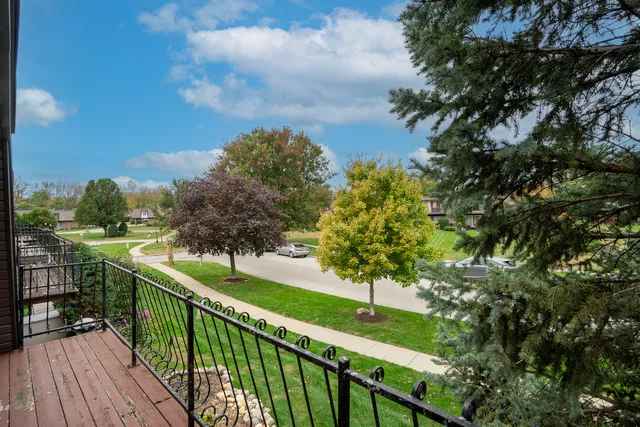 $289,999 | 4 Cour La Salle, Palos Hills, IL 60465