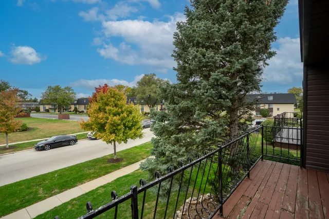 $289,999 | 4 Cour La Salle, Palos Hills, IL 60465