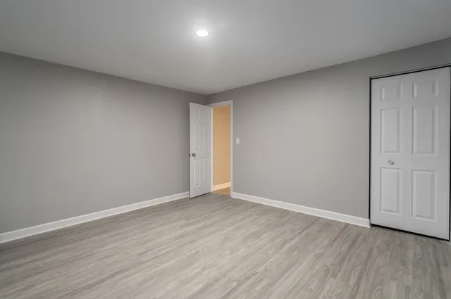 $289,999 | 4 Cour La Salle, Palos Hills, IL 60465