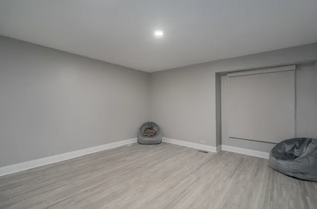 $289,999 | 4 Cour La Salle, Palos Hills, IL 60465