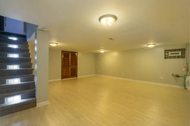 $289,999 | 4 Cour La Salle, Palos Hills, IL 60465