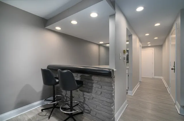 $289,999 | 4 Cour La Salle, Palos Hills, IL 60465