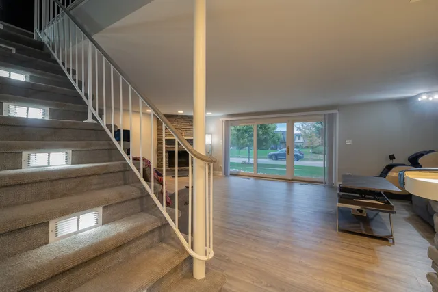 $289,999 | 4 Cour La Salle, Palos Hills, IL 60465