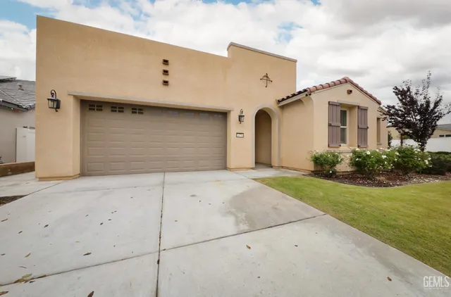 a view of a white house