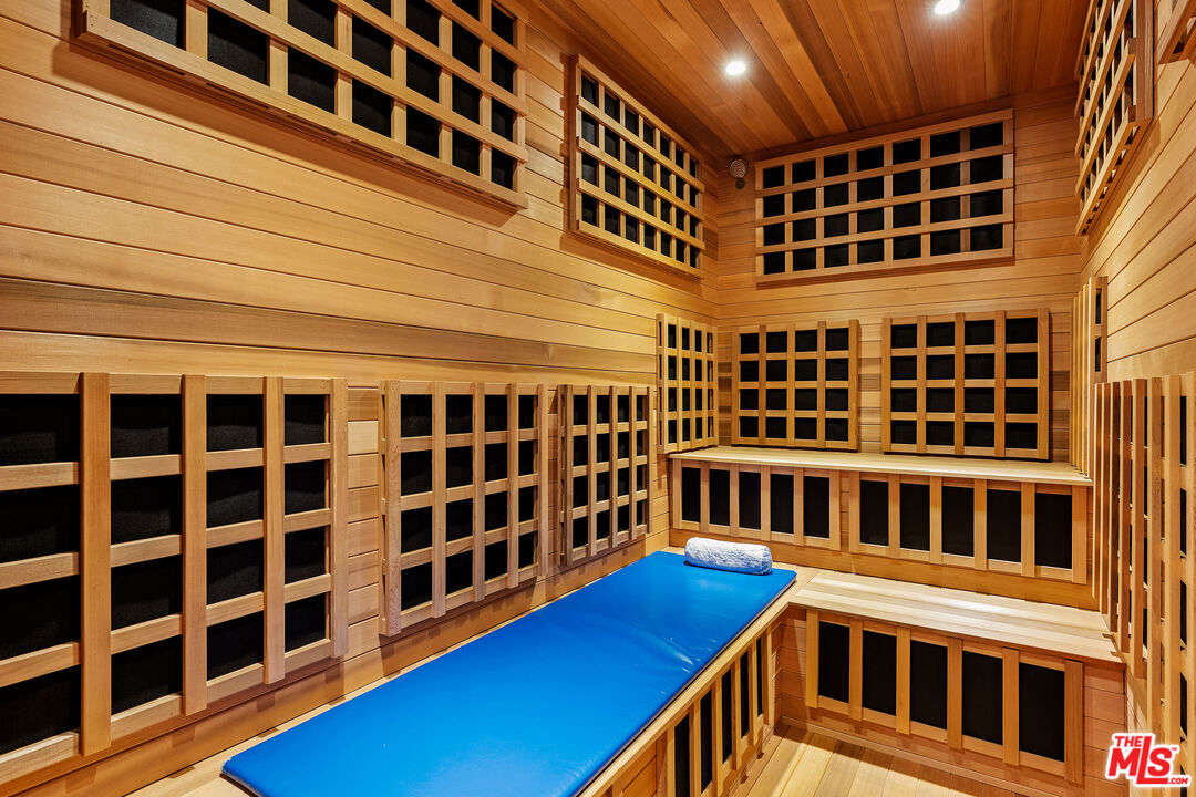 4009 Valley Meadow Road Encino, CA 91436 - Photo 18 of 32 a view of a building