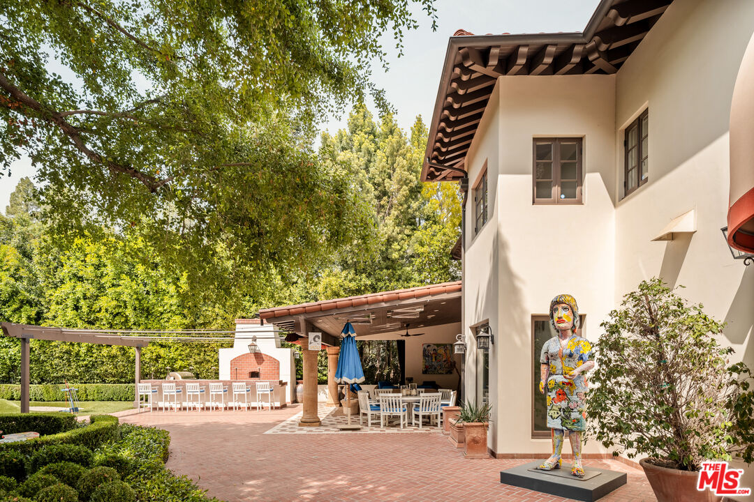 4009 Valley Meadow Road Encino, CA 91436 - Photo 23 of 32