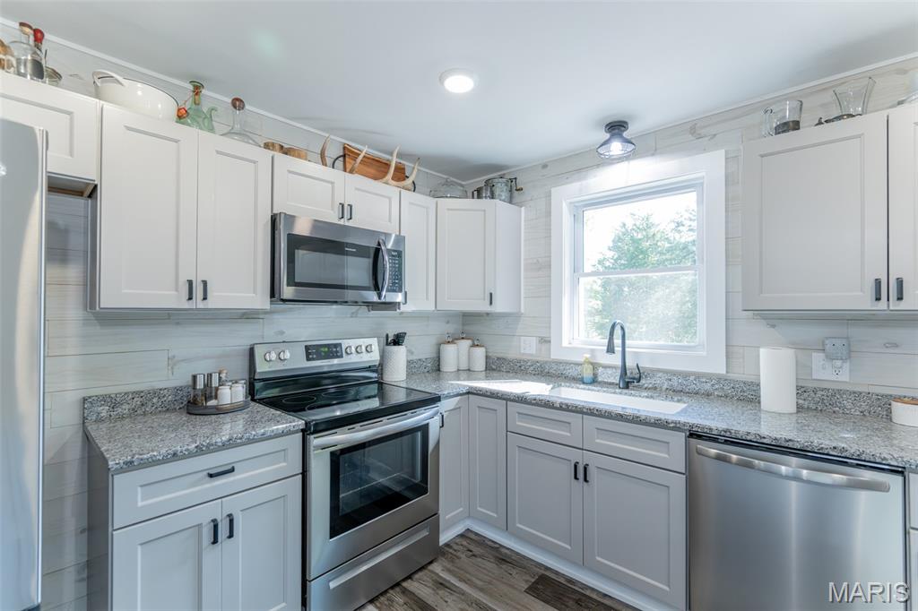 5715 Dove Lake Road Jefferson City, MO 65101 - Photo 11 of 56