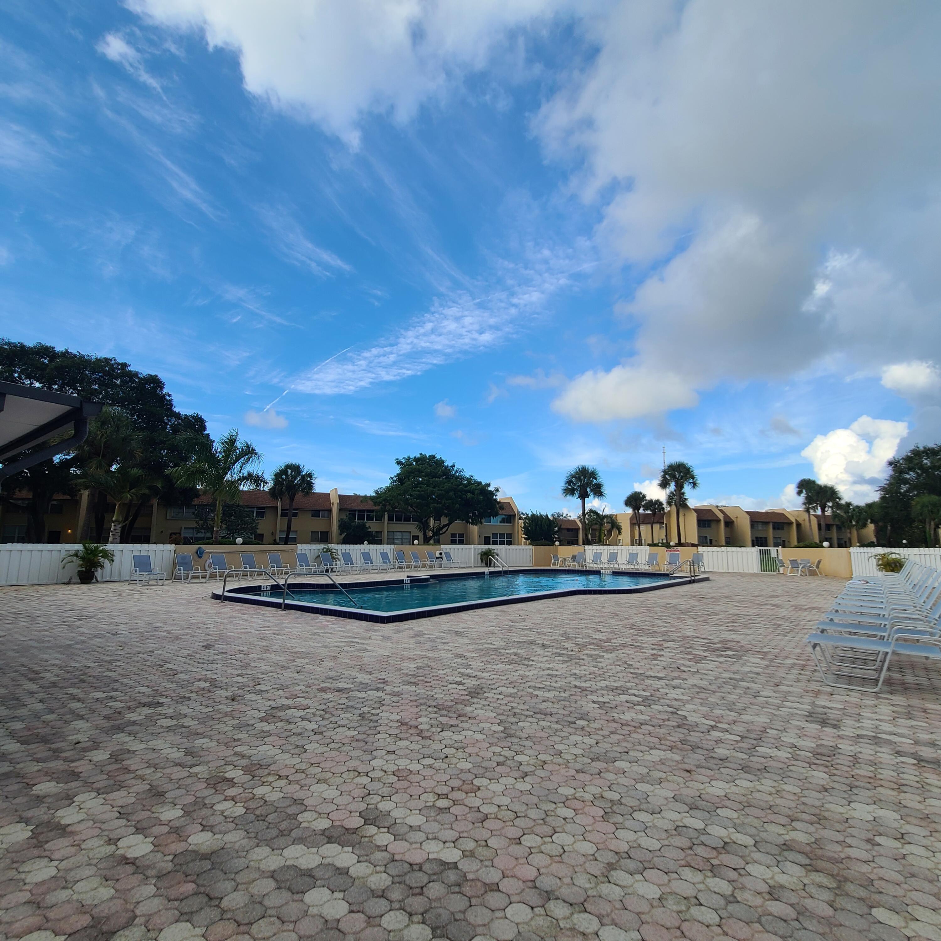 2975 Southwest 22nd Avenue, Unit 1080 Delray Beach, FL 33445 - Photo 49 of 67 a view of outdoor space and yard