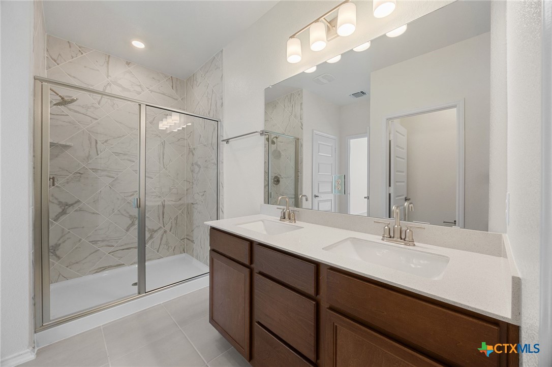 1933 Jadd Street Belton, TX 76513 - Photo 19 of 30 Primary Bathroom