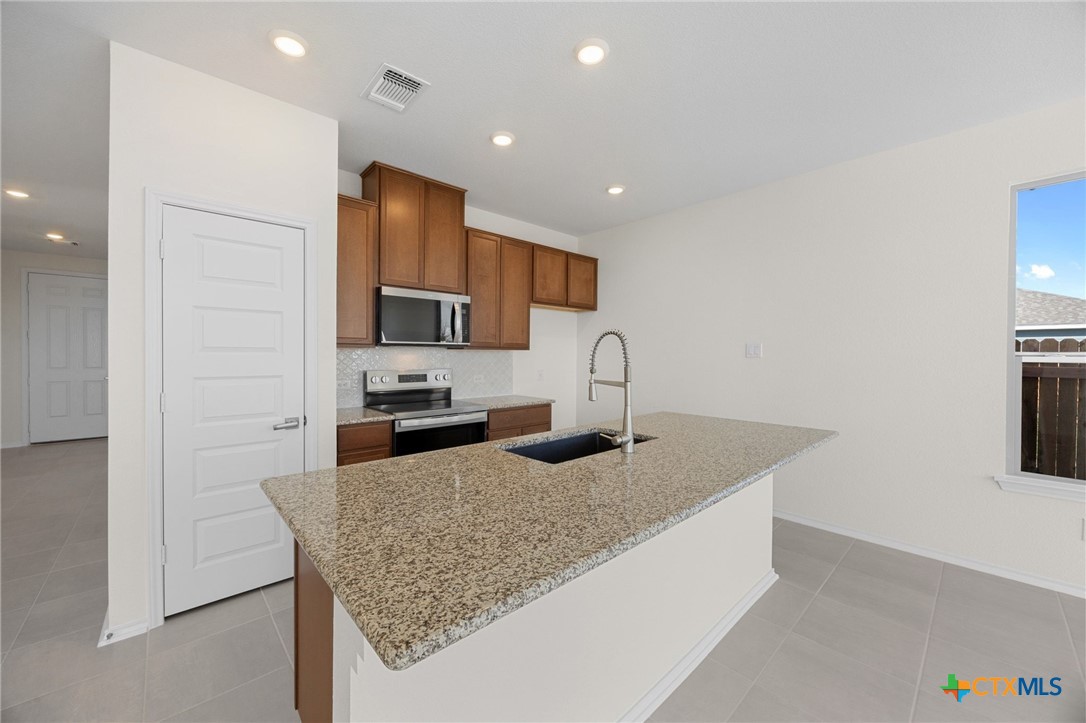 1933 Jadd Street Belton, TX 76513 - Photo 10 of 30 Kitchen