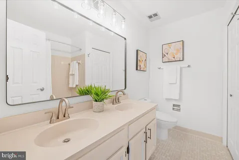 $525,000 | 10717 Kings Riding Way, Unit 301, Rockville, MD 20852