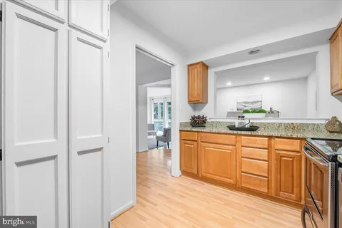 $525,000 | 10717 Kings Riding Way, Unit 301, Rockville, MD 20852