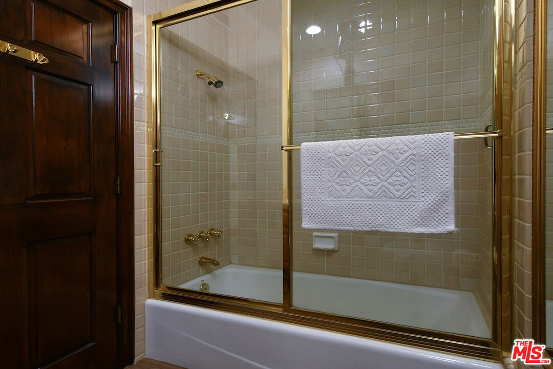 2317 Sierra Creek Road Agoura Hills, CA 91301 - Photo 34 of 73 a bathroom with a shower