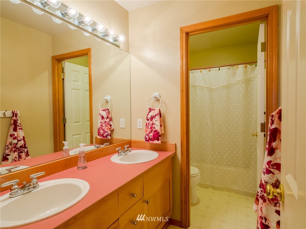 19028 89th Place Northeast Bothell, WA 98011 - Photo 13 of 22 Gallery Image 13