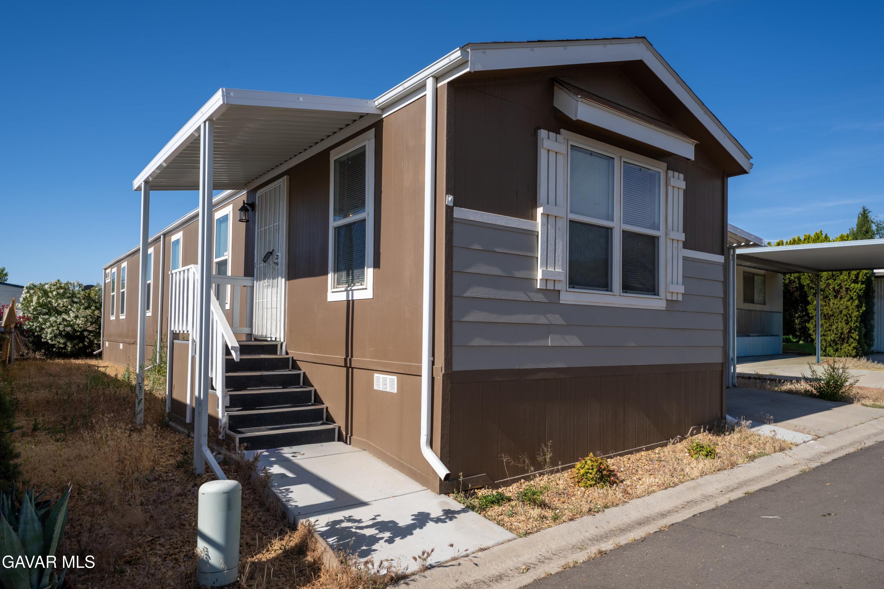 20683 Waalew Road Apple Valley, CA 92307 - Photo 2 of 33 01-JYP06292-HDR