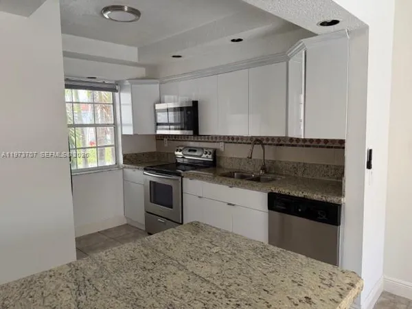 $2,400 | 20965 Southwest 84th Avenue, Cutler Bay, FL 33189