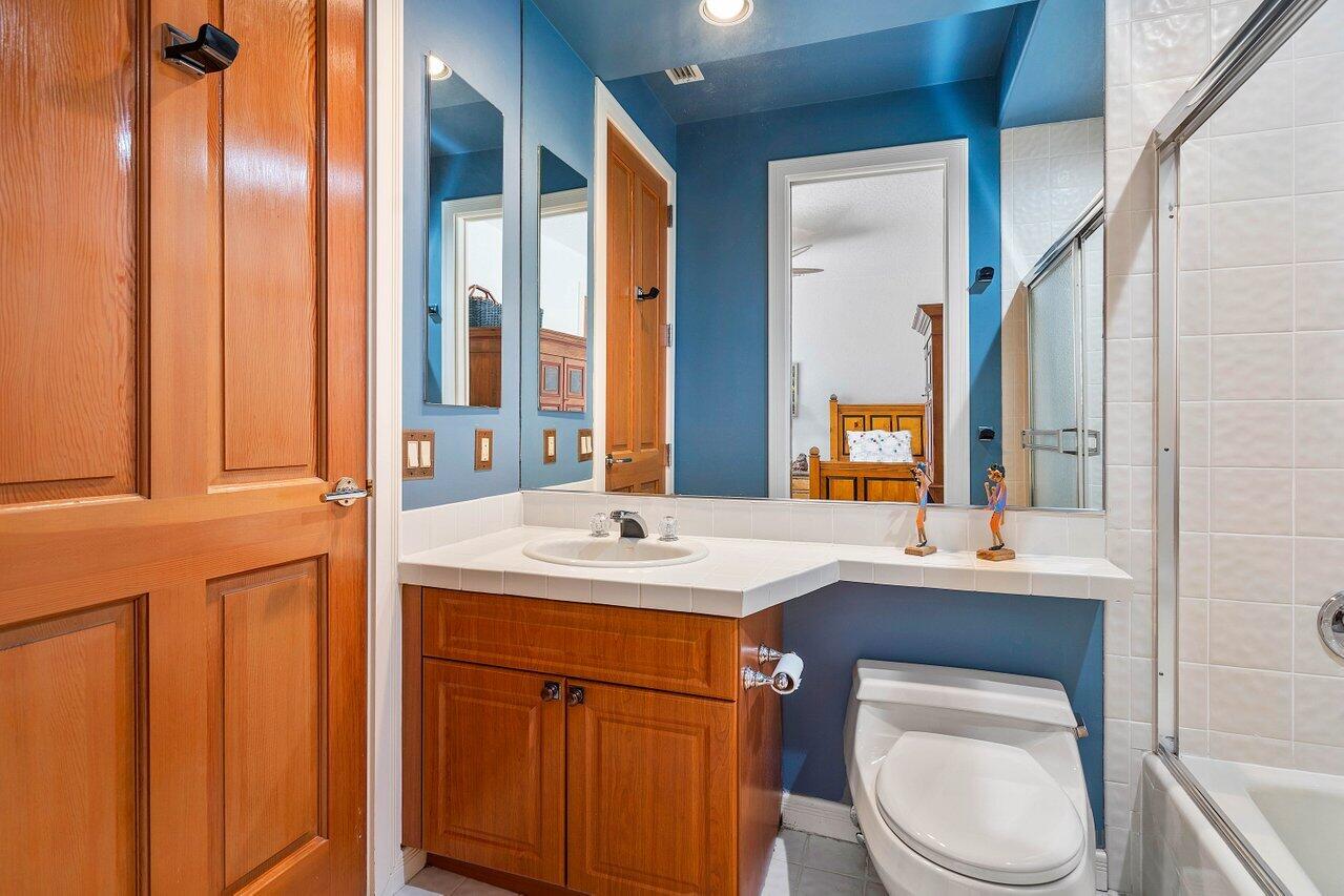 17061 Royal Cove Way Boca Raton, FL 33496 - Photo 21 of 39 2nd Bathroom