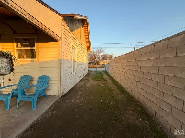 a view of a backyard with chairs
