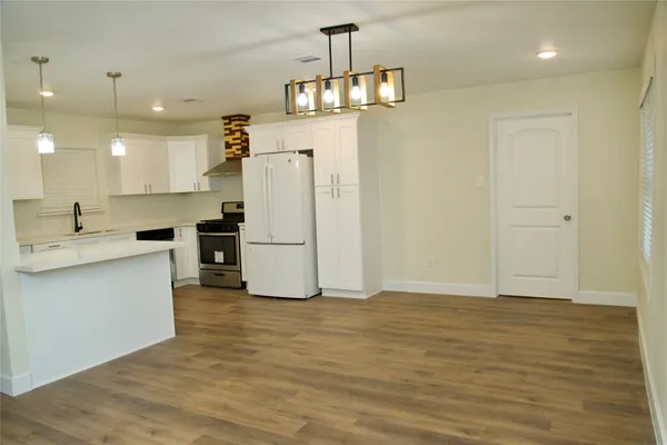 $2,150 | 2405 Byron Avenue, Pearland, TX 77581
