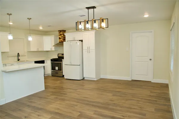 $2,150 | 2405 Byron Avenue, Pearland, TX 77581