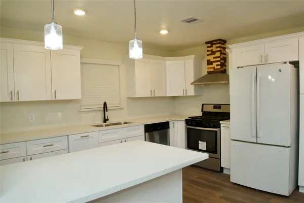 $2,150 | 2405 Byron Avenue, Pearland, TX 77581