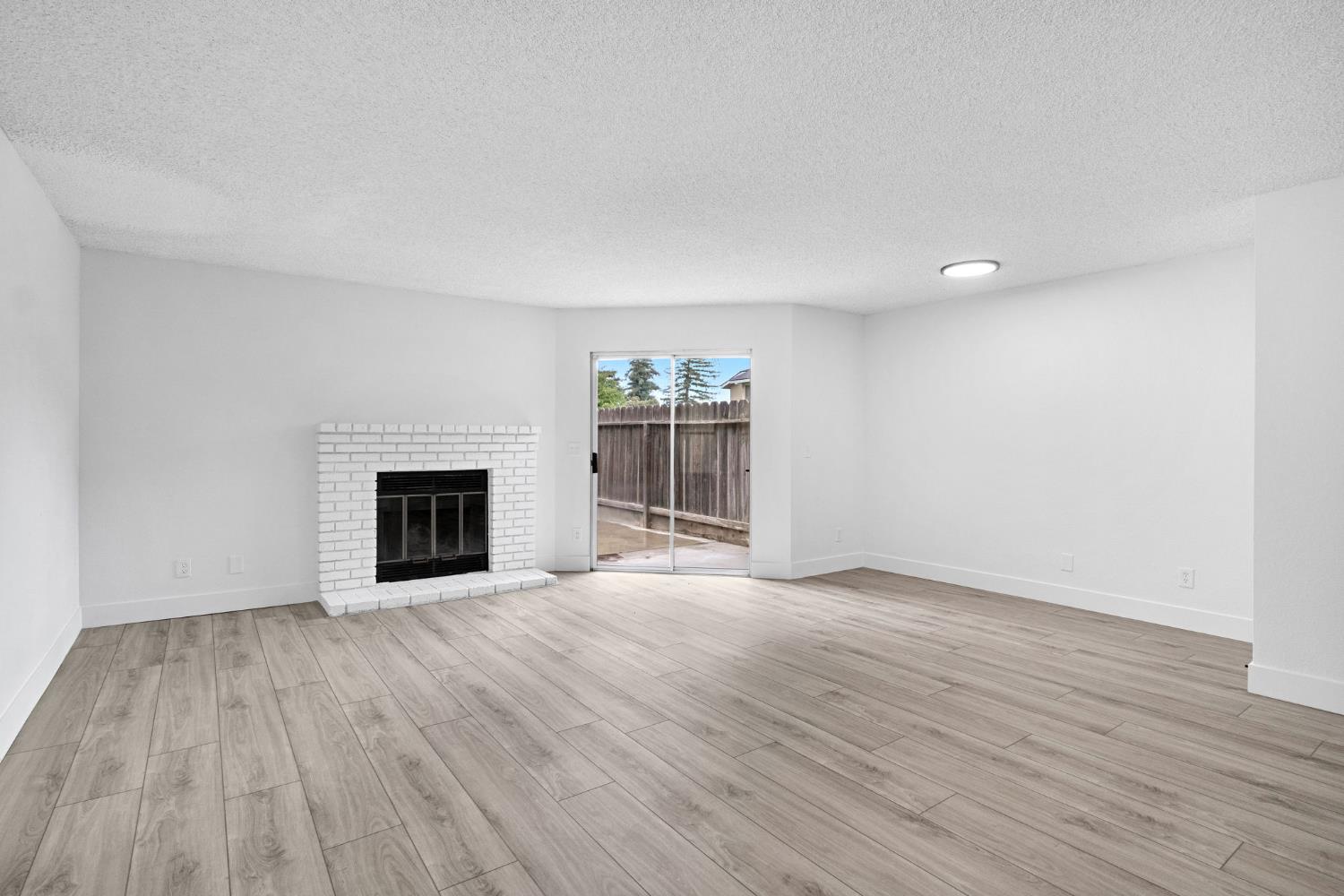 3622 West Terrace Avenue Fresno, CA 93722 - Photo 10 of 33