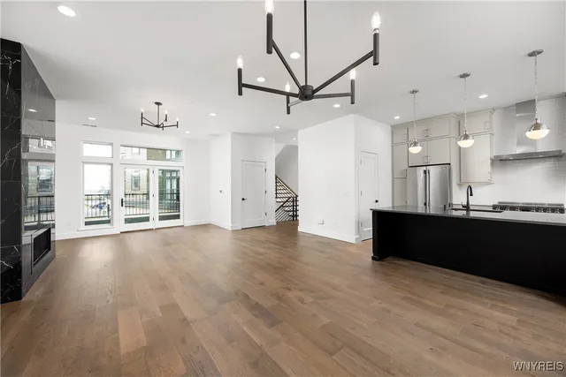 $949,000 | 258 Lakefront Boulevard, Buffalo, NY 14202