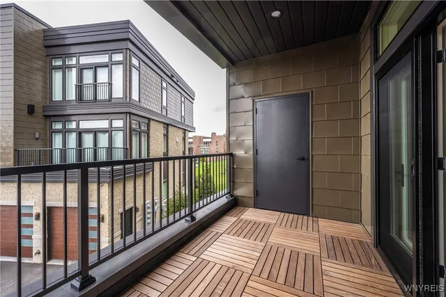 $949,000 | 258 Lakefront Boulevard, Buffalo, NY 14202