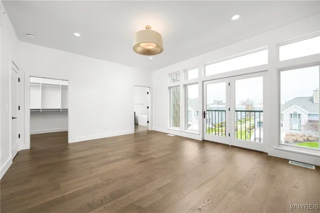 $949,000 | 258 Lakefront Boulevard, Buffalo, NY 14202