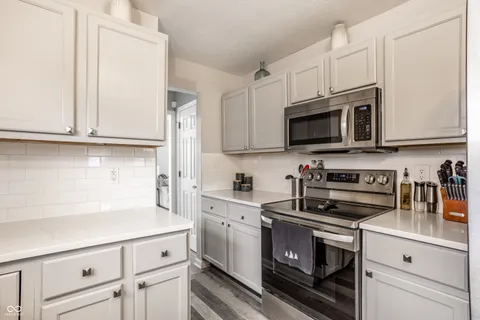 $237,500 | 122 South 5th Avenue, Beech Grove, IN 46107