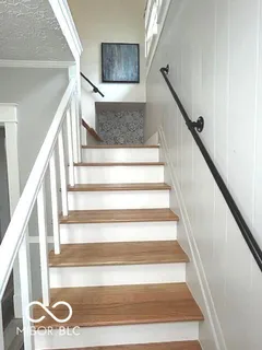 $240,000 | 122 South 5th Avenue, Beech Grove, IN 46107