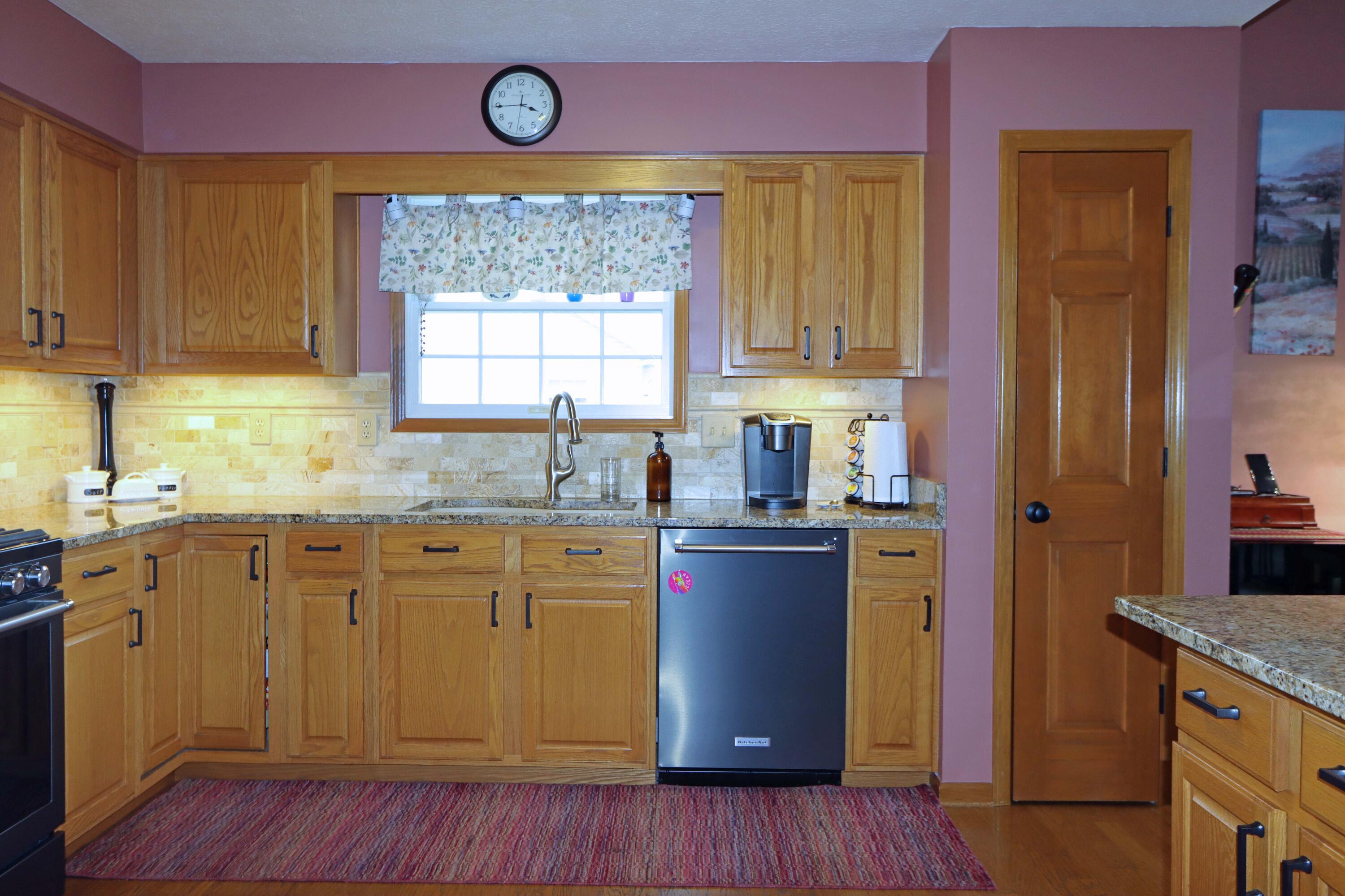 109 Keystoner Way Delaware, OH 43015 - Photo 8 of 53 Kitchen