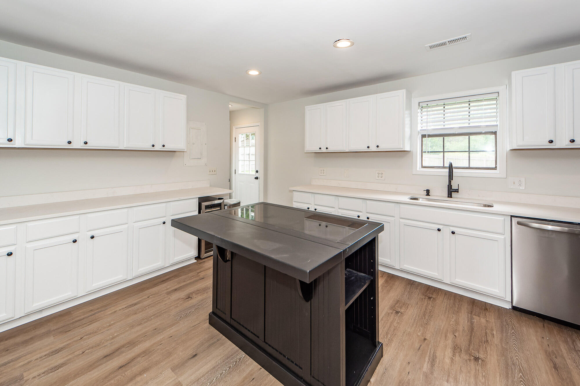 521 Savannah Road Ladson, SC 29456 - Photo 4 of 22 08