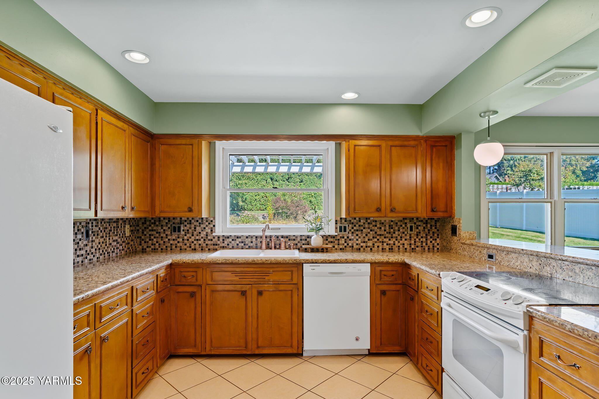 3609 Richey Road Yakima, WA 98902 - Photo 13 of 33 a kitchen with a sink stove and cabinets