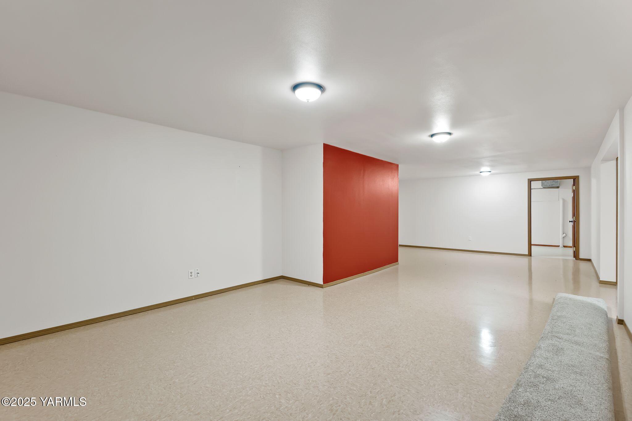 3609 Richey Road Yakima, WA 98902 - Photo 24 of 33 an empty room with closet and mirror