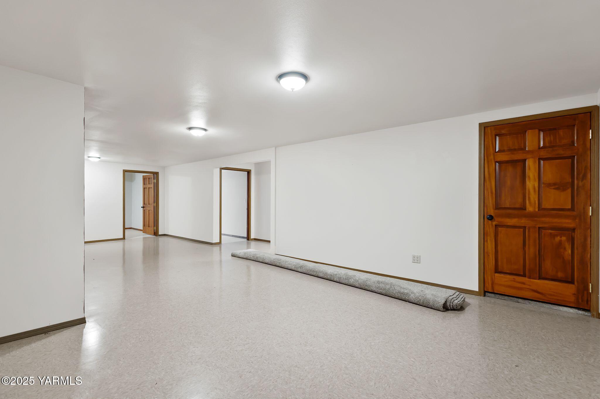 3609 Richey Road Yakima, WA 98902 - Photo 25 of 33 an empty room with windows