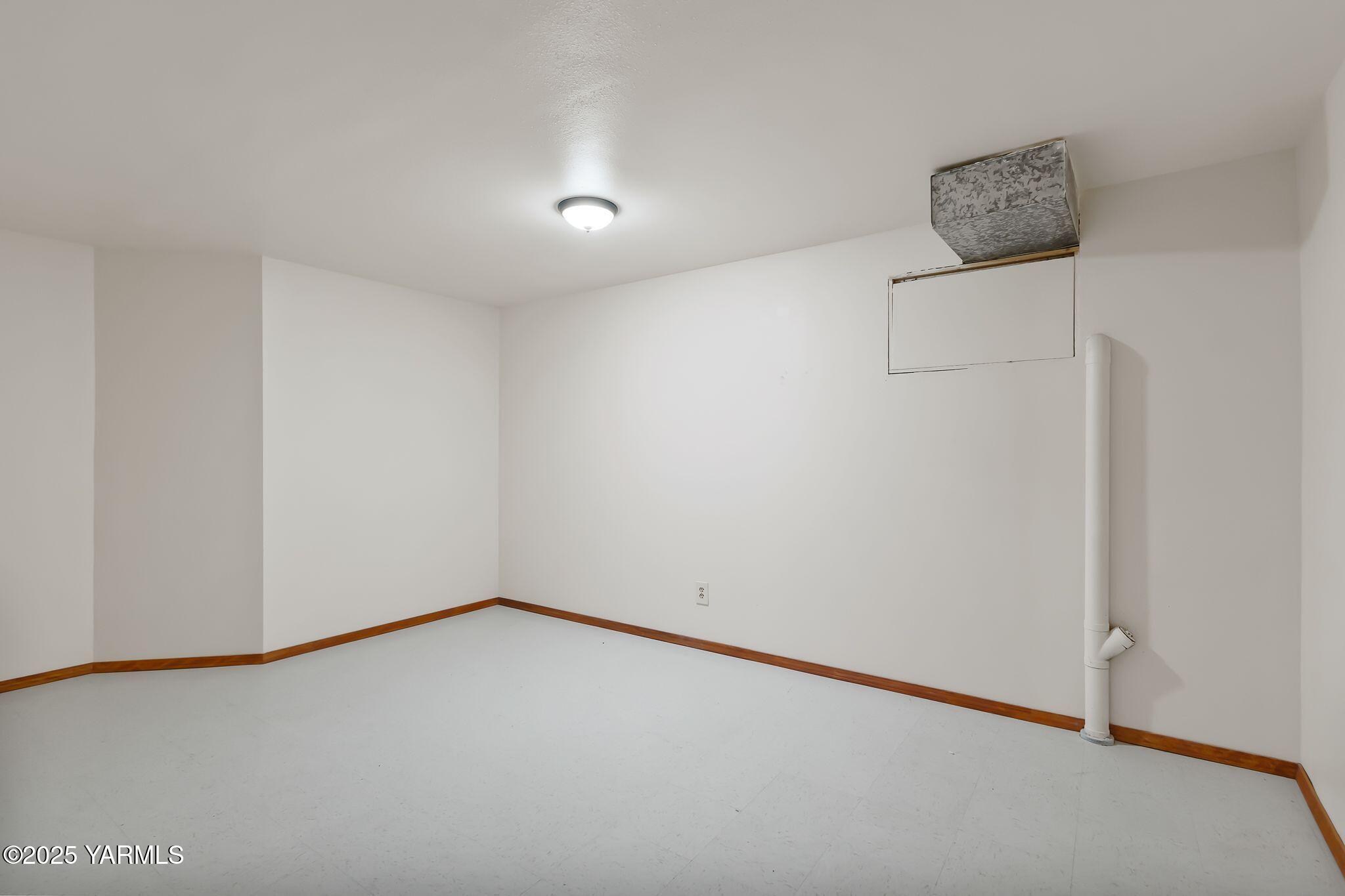 3609 Richey Road Yakima, WA 98902 - Photo 26 of 33 a view of an empty room