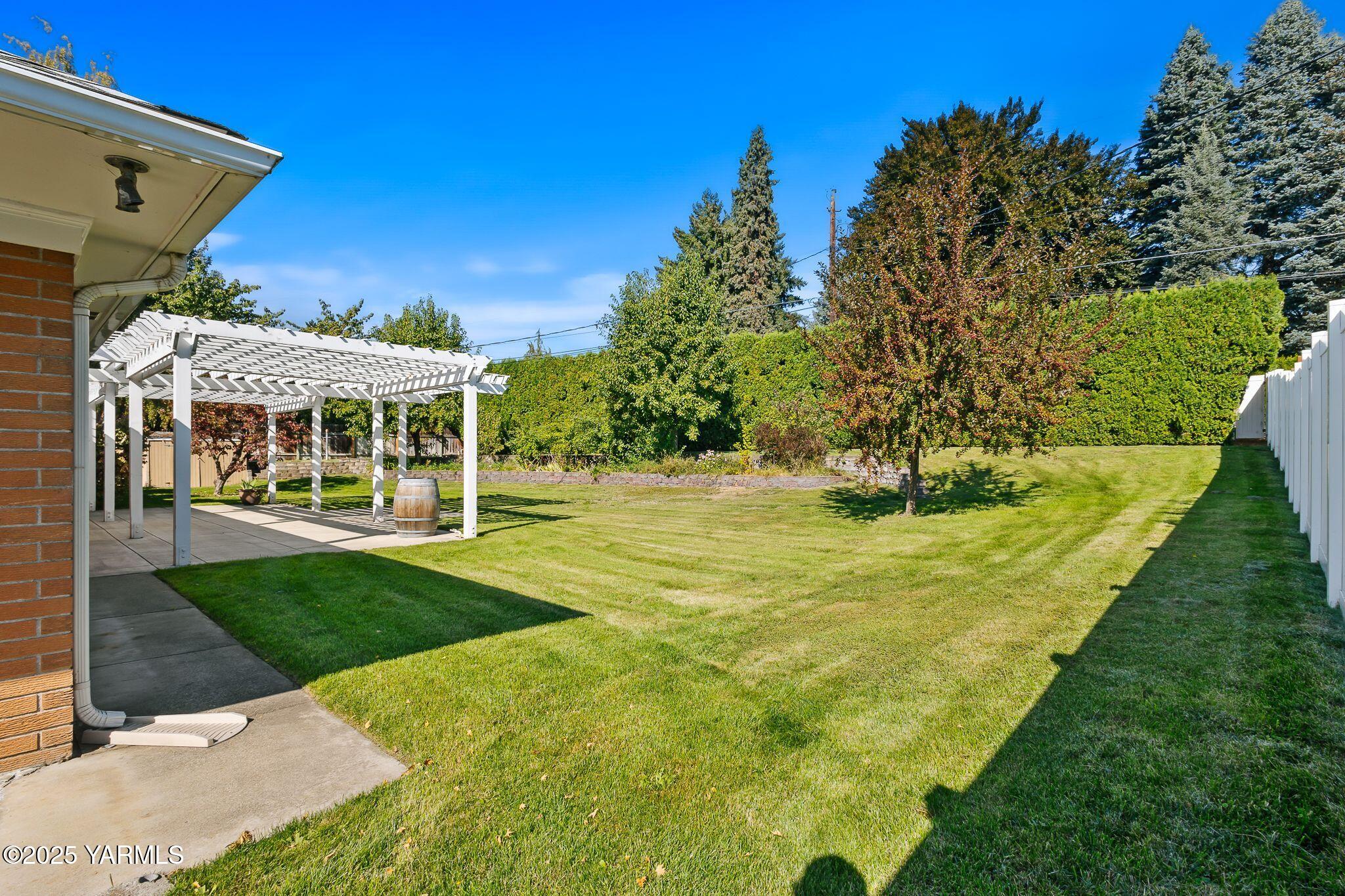 3609 Richey Road Yakima, WA 98902 - Photo 28 of 33 a view of a house with a big yard