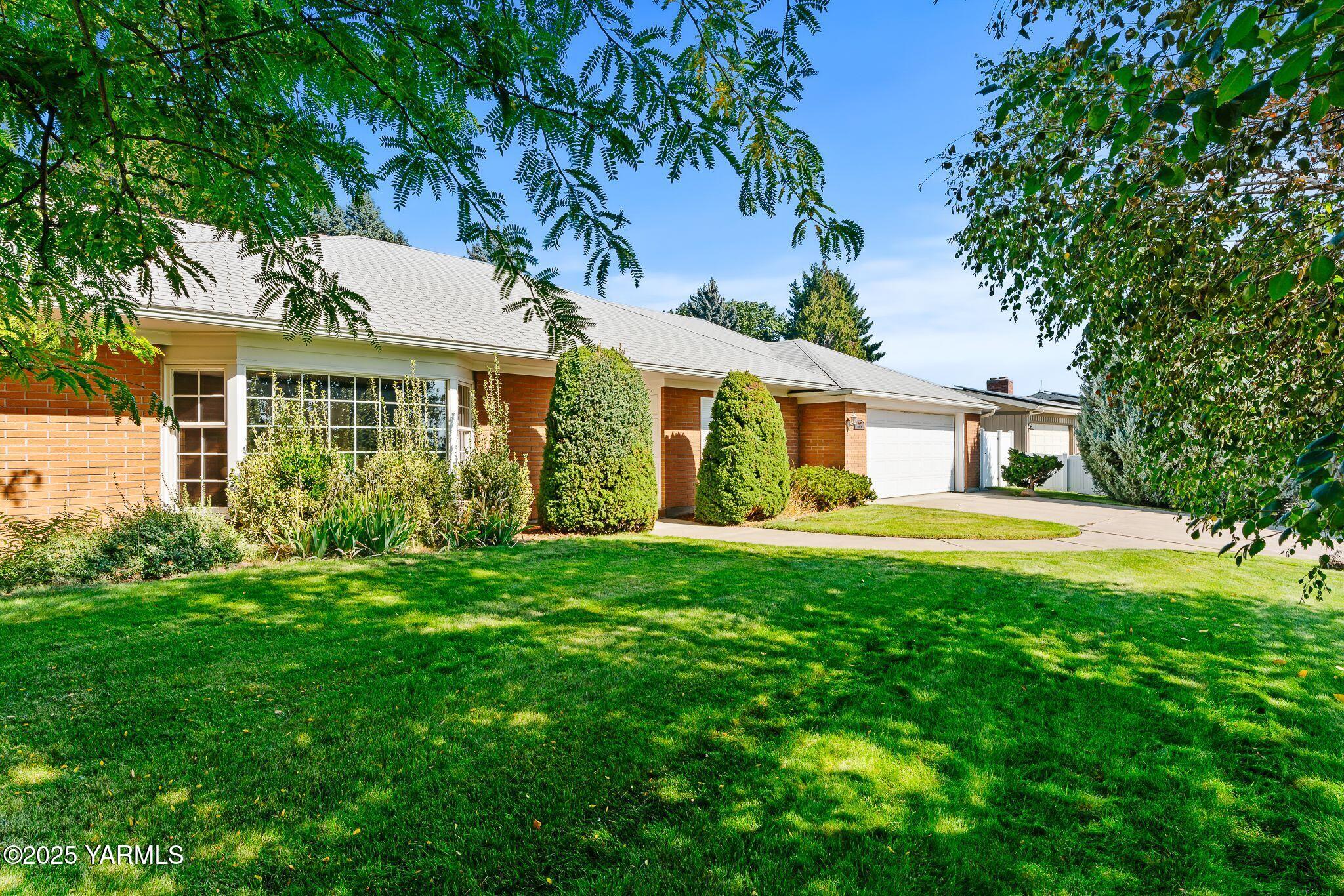 3609 Richey Road Yakima, WA 98902 - Photo 3 of 33 a front view of a house with a yard